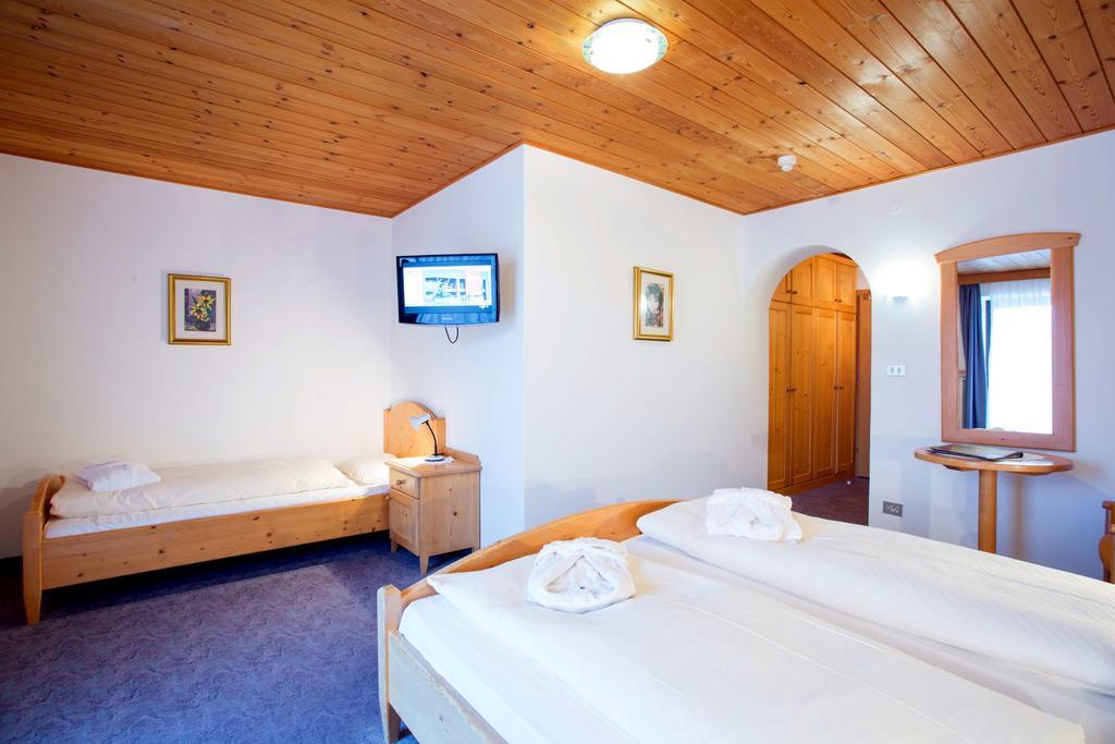 Good Life Hotel Zirm Obereggen Chambre photo