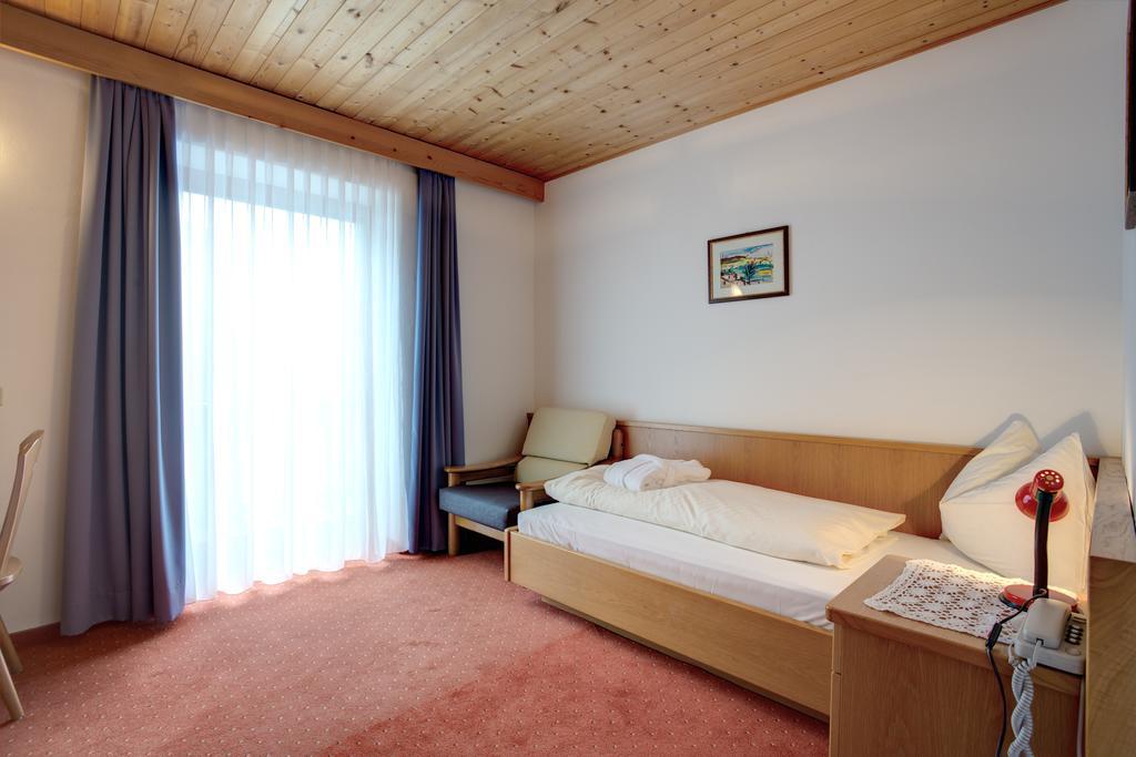 Good Life Hotel Zirm Obereggen Chambre photo